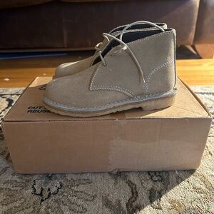 Clarks Desert Boots - Beige Suede